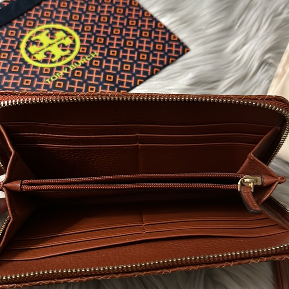 Tory Burch wallet with dust bag and shopping bag - Picture 2 of 14